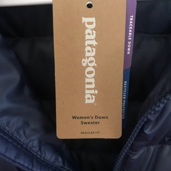 NWT. Patagonia Puffer Down Sweater Jacket. Size XS. Classic Navy Blue - Picture 3 of 5